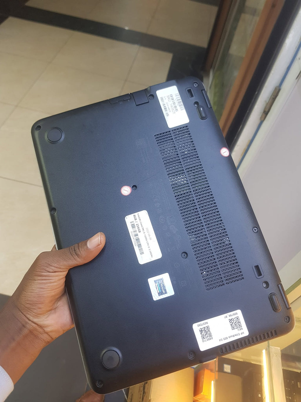 HP EliteBook 820 G3 – Core i5, 8GB RAM, 256GB SSD