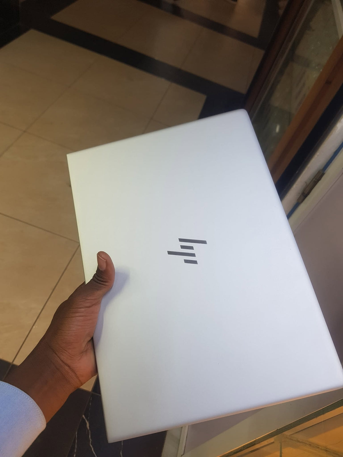 HP EliteBook 840 G5 – Core i5-8250U, 8GB RAM, 256GB SSD