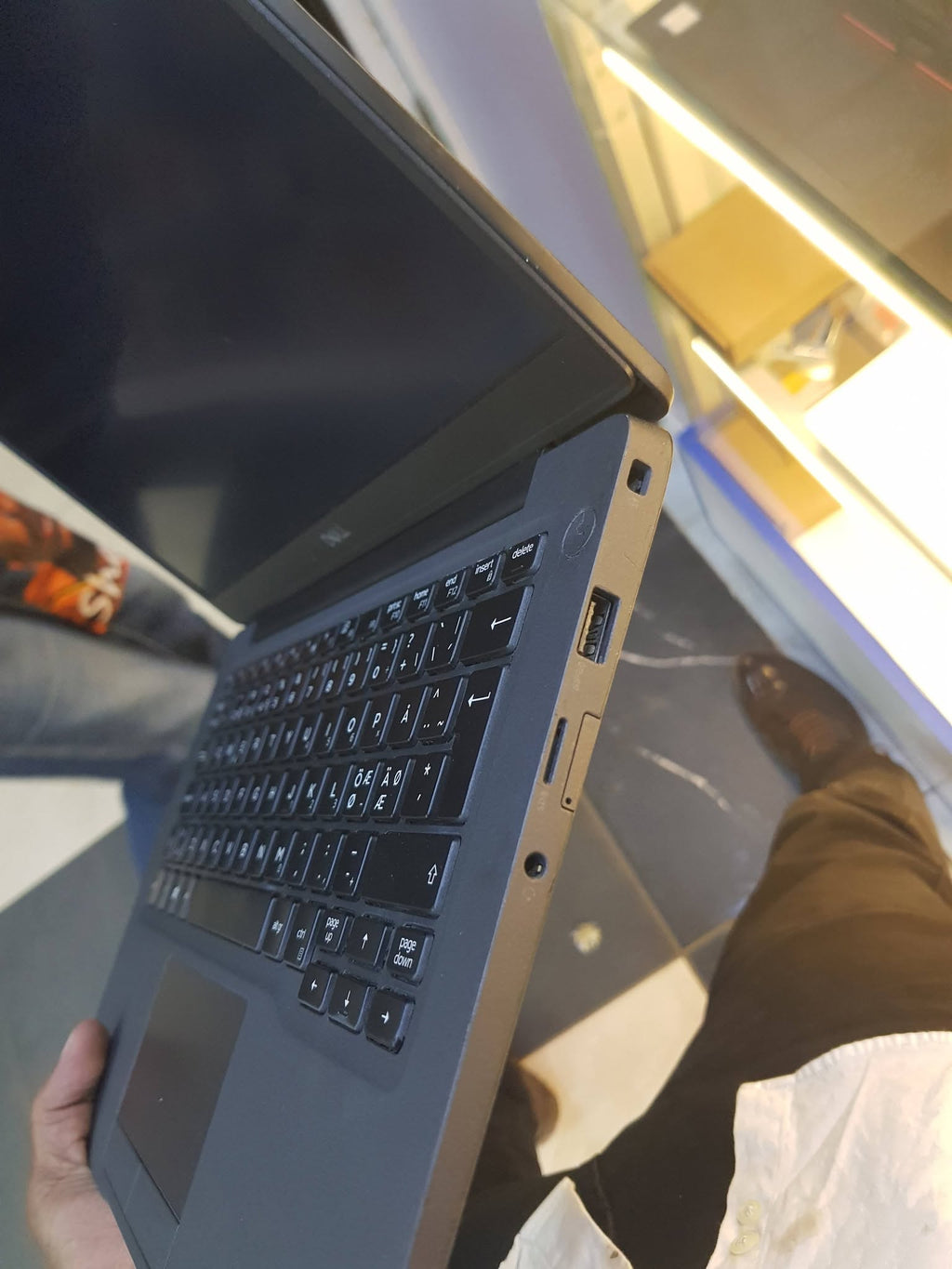 Dell Latitude 7400 – Core i5 8th Gen, 8GB RAM, 256GB SSD